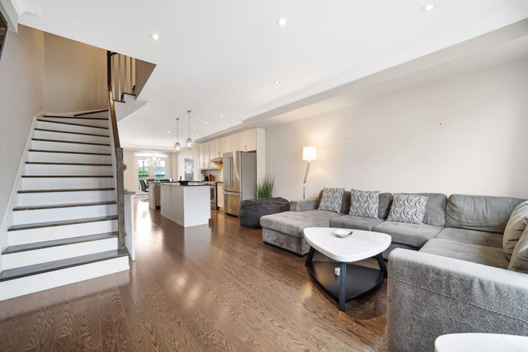 Room 3, Family-friendly 3BR Mississauga Home w Parking, Peel