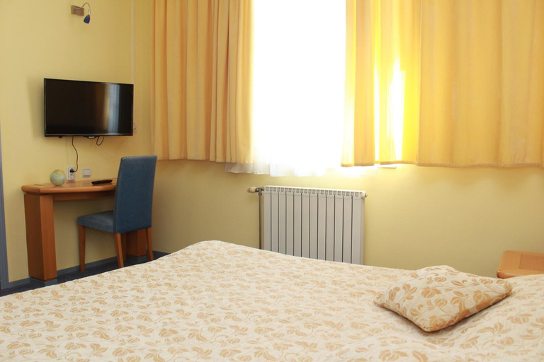 Bedroom 3, Hotel Prezident, Subotica