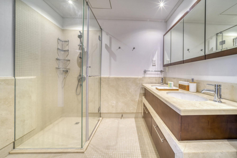 Room 4, Relaxing Haven w Unparalleled Burj Khalifa Views, Dubai