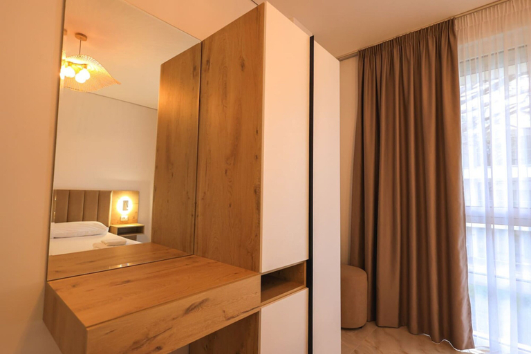 Room 5, Elegant Apartment Large Balcony - Beach Resort, Durrësit
