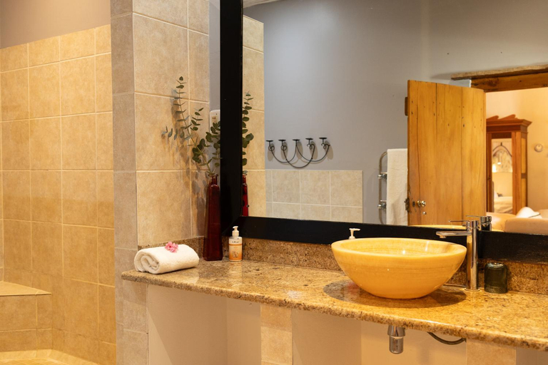 Bathroom, De Opstal Country Lodge, Eden