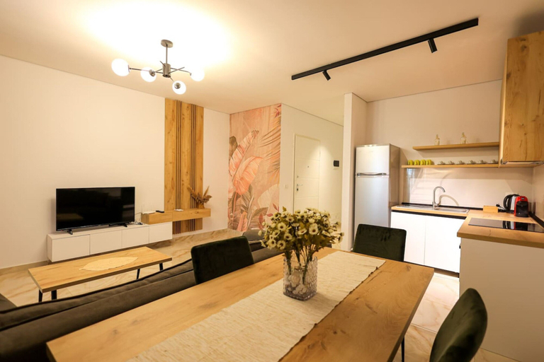 Room 3, Elegant Apartment Large Balcony - Beach Resort, Durrësit