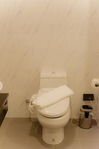 Bathroom 4, The Rizin Hotel Phratamnak, Pattaya