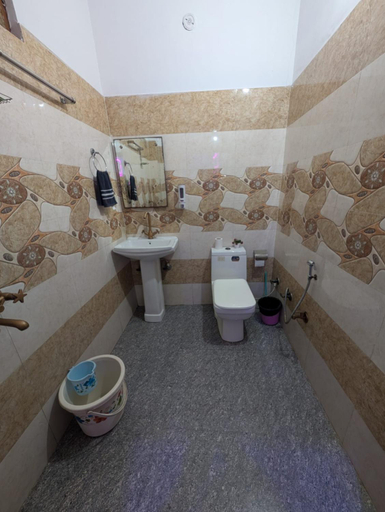 Bathroom 4, Taj Street Hostel, Agra
