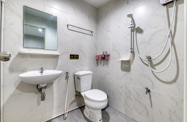 Bathroom 4, Red Pin Inn, Ratchathewi