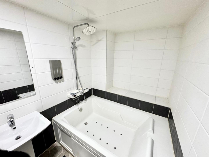 Bathroom 4, Suwon Yeongtong K Hotel, Yongin