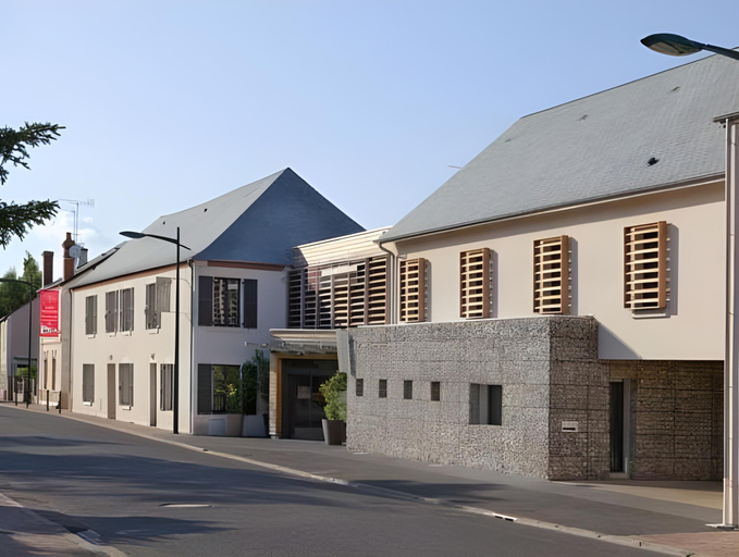 Exterior & Views
