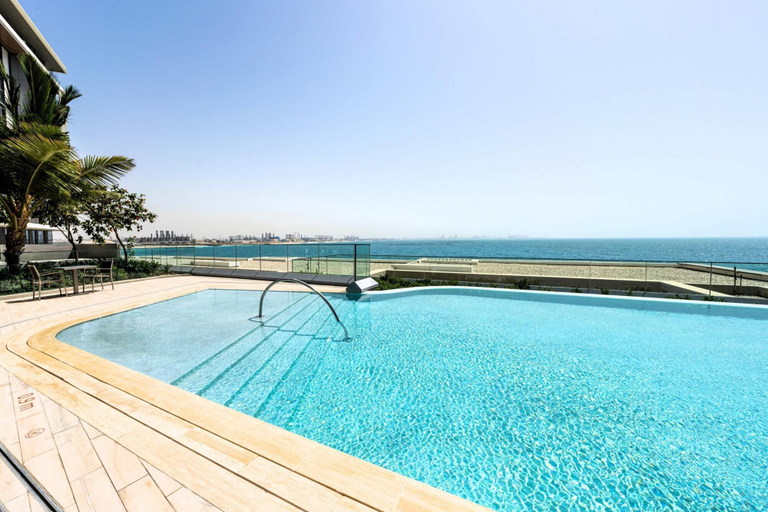 Room 3, Sparkling Balcony Sea View Apt in Bluewaters, Dubai