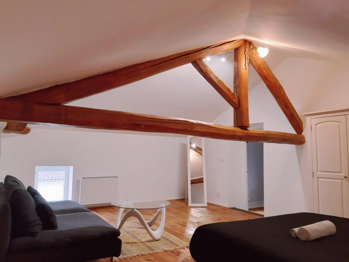 Others 5, La Casa Blanca, Isère