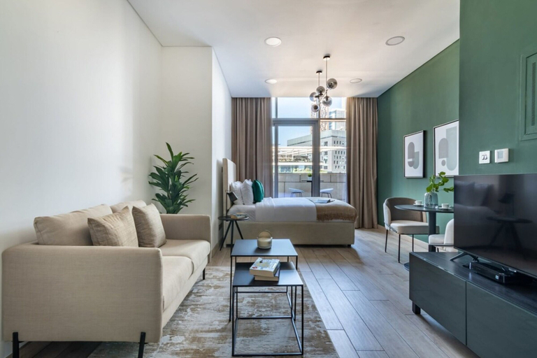 Room 2, Silkhaus Modern Balcony Over Difc Studio Pool, Dubai