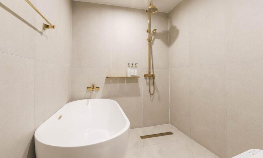 Bathroom 3, Signature Denbasta Hotel, Nam