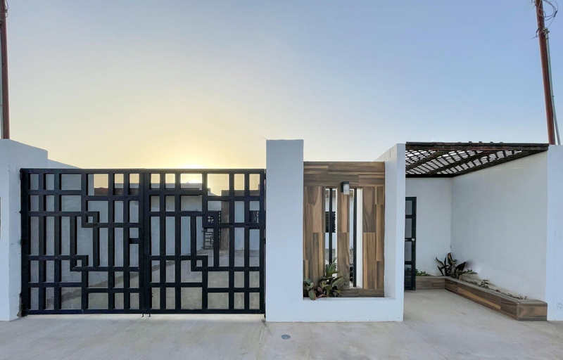 Exterior & Views