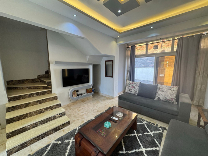 Room 2, 129 2BR Townhouse 2 Bath TV Backyard, Sheikh Zayed