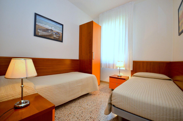Bedroom 2, Spacious apartment in Bibione, Venezia