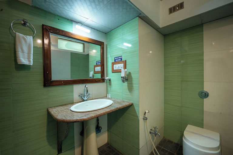 Bathroom 4, Hotel Presidency, Bangalore Rural