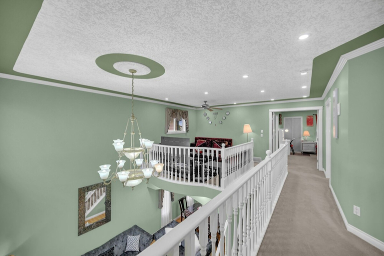 Room 5, 48A Luxury Lake Home w Massage Meditation Gym A C, Division No. 6