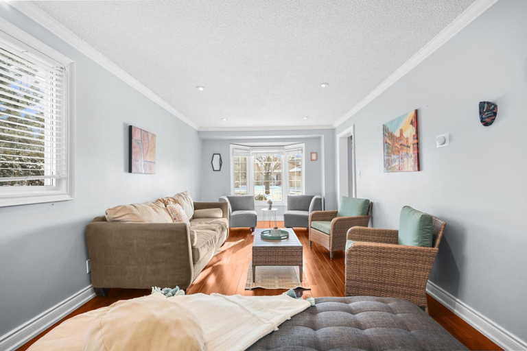 Room 4, Stylish 3BR Whitby Home in Prime Location, Durham