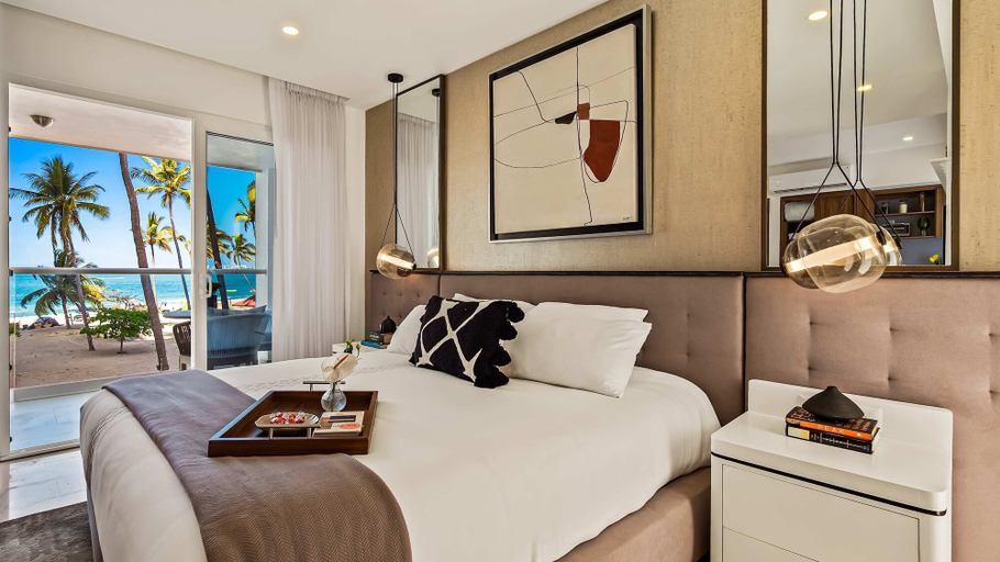 Room 5, Stunning Beachfront Condo Sea Views Pools, Puerto Vallarta