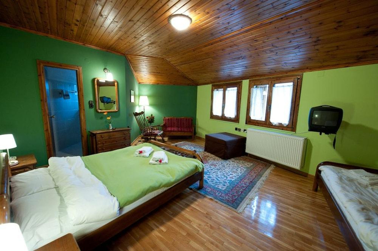 Bedroom 3, Balconi Tis Agorianis, Central Greece