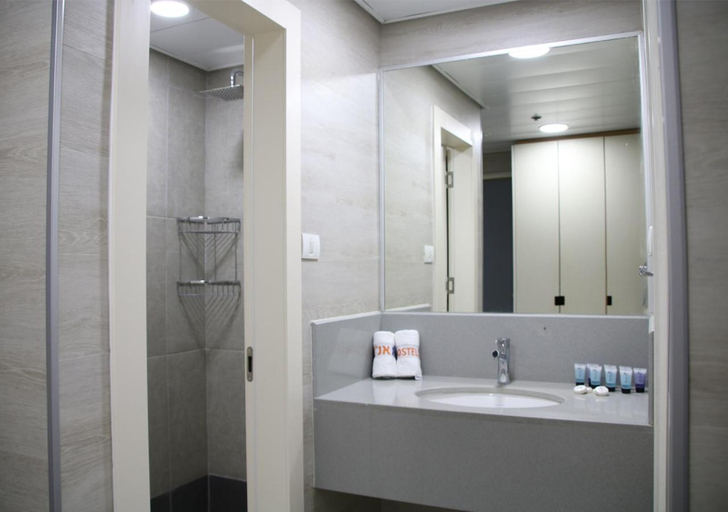 Bathroom 4, HI Jerusalem – Rabin Hostel