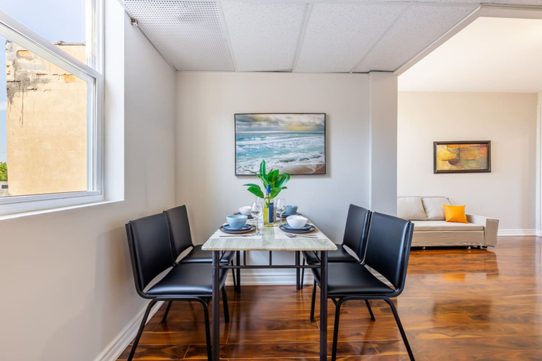 Room 5, Chic 1BR Retreat Perfect for Niagara Falls Trips, Niagara
