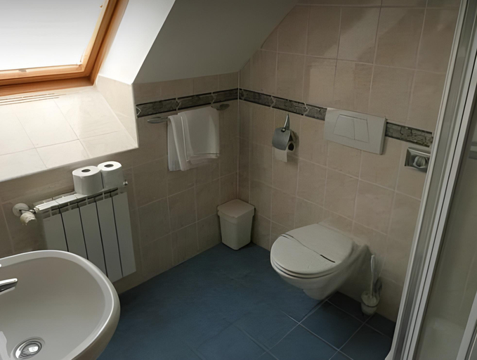 Bathroom 4, Hotel Octarna - Free On-site Parking, Kroměříž