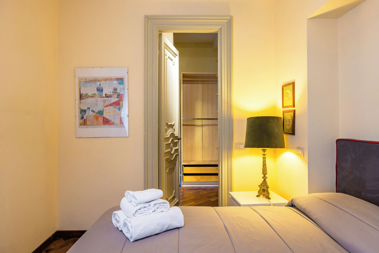 Room 3, Bisignano 11, Napoli