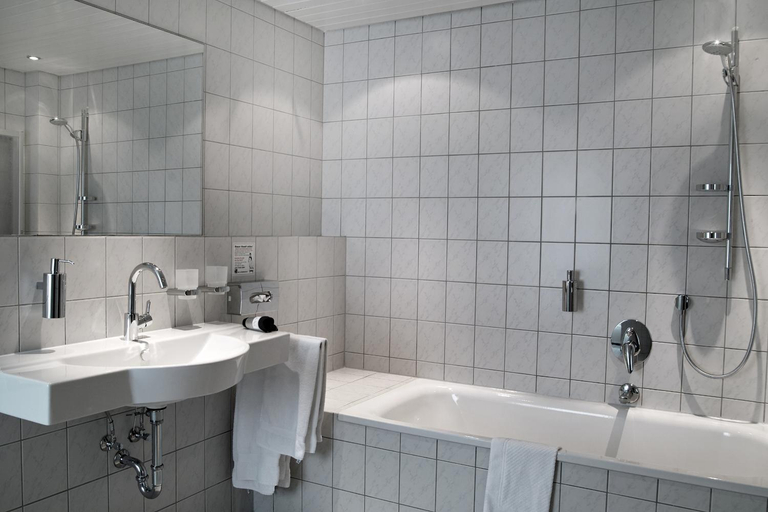 Bathroom 3, Witte, Warendorf