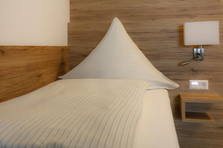 Bedroom 3, Hotel Adler, Heidenheim