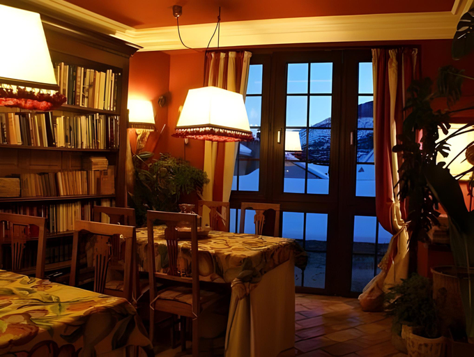 Others 5, Hotel Almud, Huesca