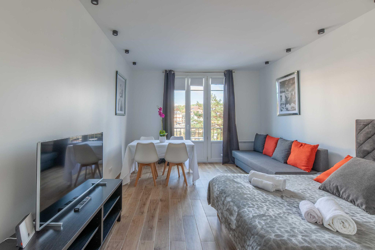 Others 4, Studio sleeps 4 with terrace, 500m Place Morny, Calvados