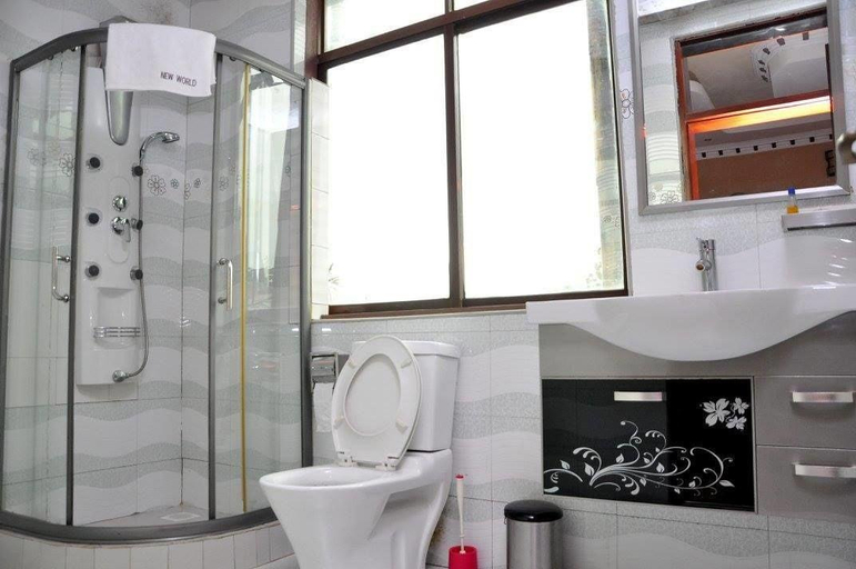 Bathroom, Ropani Hotel, Busiiro
