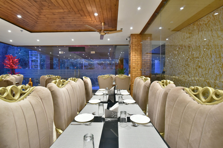 Food & Drinks, Ark Holiday Inn By DLS Hotels, Chamba