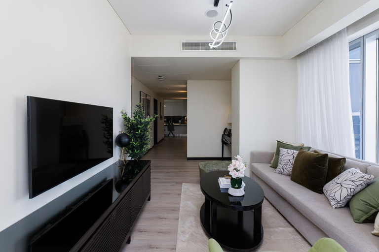 Room 3, Chic 1BR in Dubai Marina w Direct Mall Access, Dubai