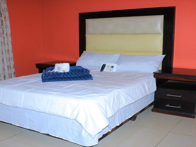 Room 4, Zwizwo Guest House, Vhembe