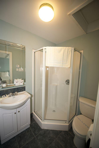 Bathroom, Chez Rose Belaïd, Le Rocher-Percé