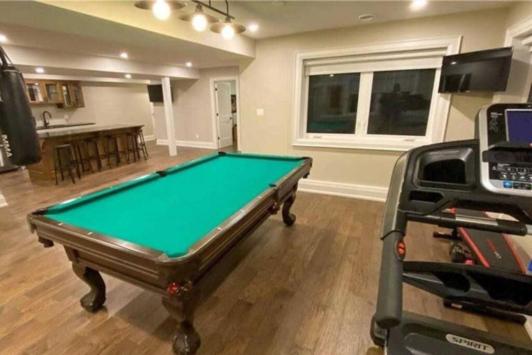 Room 4, Chemong Lake Cottage w Private Boat Launch, Peterborough