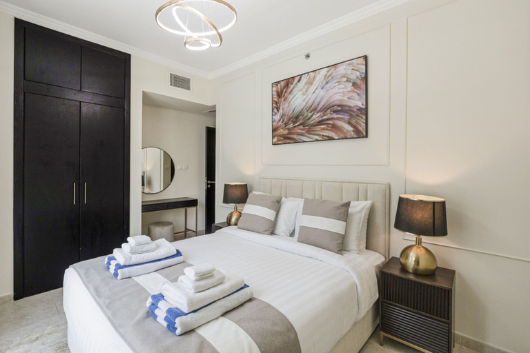 Room 4, Luxurious Waterfront Stay at Al Majara Dubai Marina, Dubai