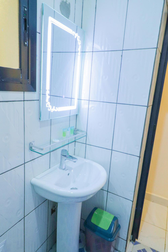 Bathroom, United Hotel Balessing, Menoua