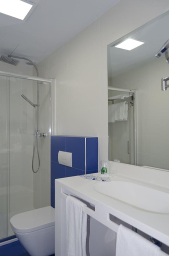 Bathroom 5, ALEGRIA Sun Village, Girona