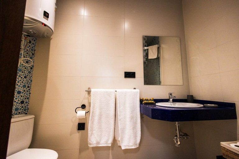Bathroom 2, Apartamentos Reyes Catolicos, Granada