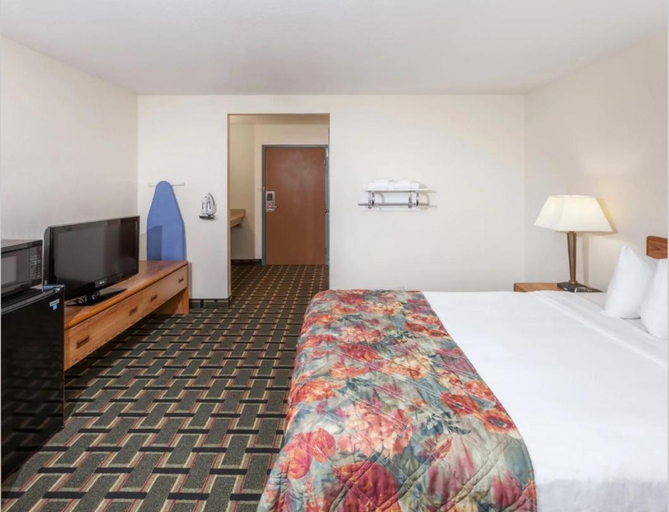 Bedroom 2, Fairbridge Inn Express Decatur Forsyth, Macon