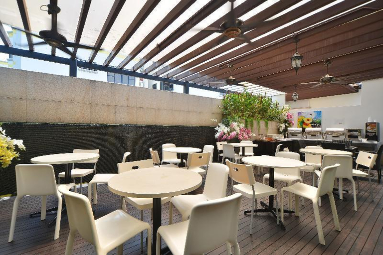 Food & Drinks 5, RedDoorz Near Marine Parade Central, Singapore