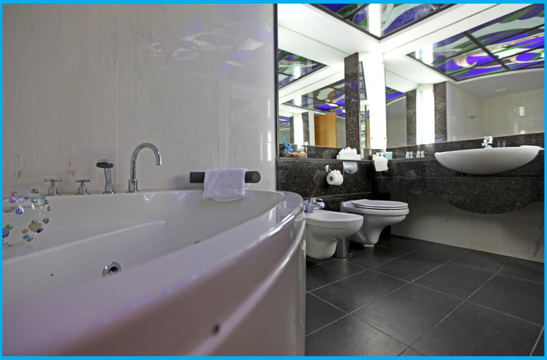 Bathroom 4, Poseidonia Beach Hotel