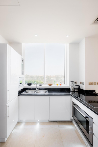 Room 4, Exquisite 2BR w Exclusive Beach Access at the Palm, Dubai