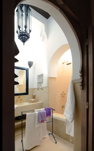 Room 5, Charming Mini Riad 2 Bedrooms Shared Pool, Marrakech