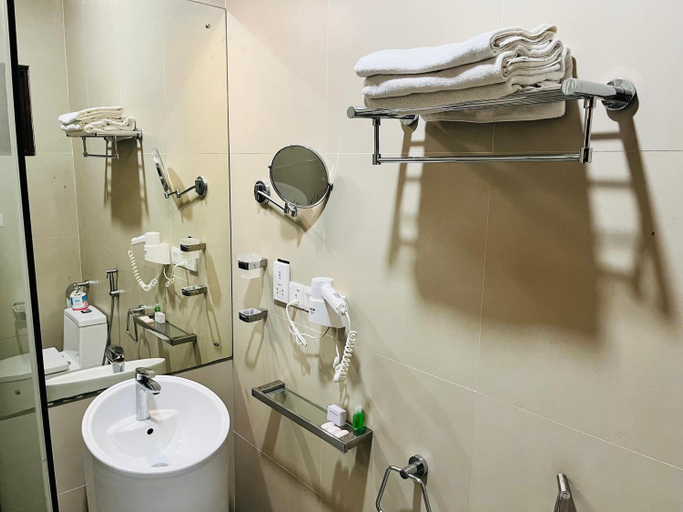 Bathroom 4, Hotel Randiya, N. Palatha East