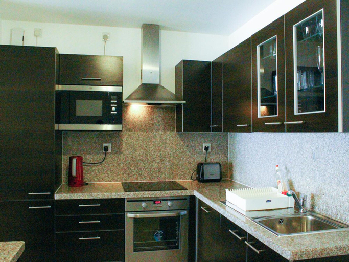 Room 2, Stunning 3-bedroom Coastal Retreat, Quriyat