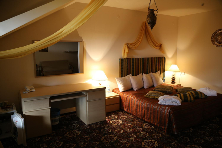 Bedroom 3, Oscar, Drohobyts'ka