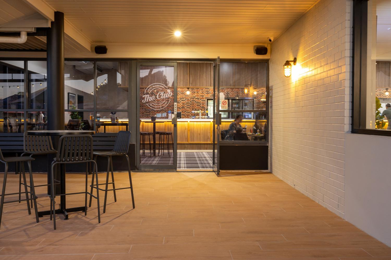 Others 5, The Club Hotel, Gladstone